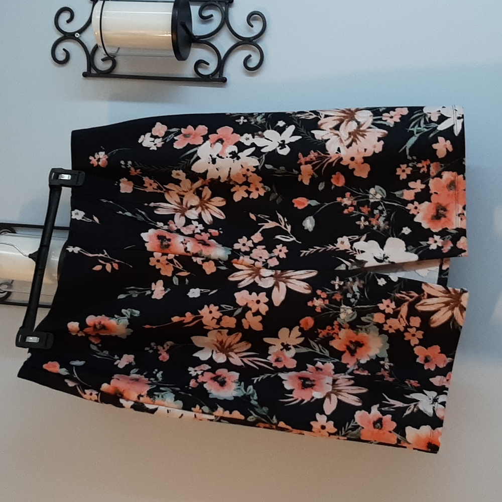 NY&CO floral pencil skirt sz 2X - Picture 2 of 5